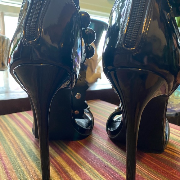 Liliana black patent strappy high heels with back zipper in great condition - Picture 3 of 8